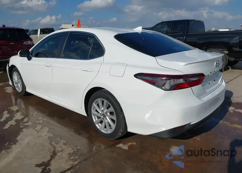 2023 Toyota Camry Le z USA, uszkodzony, nr VIN 4T1R11AK6PU739625